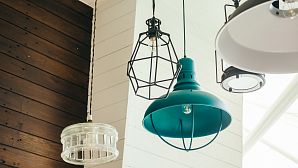 Подвесные, потолочные светильники или люстры: какое освещение выбрать